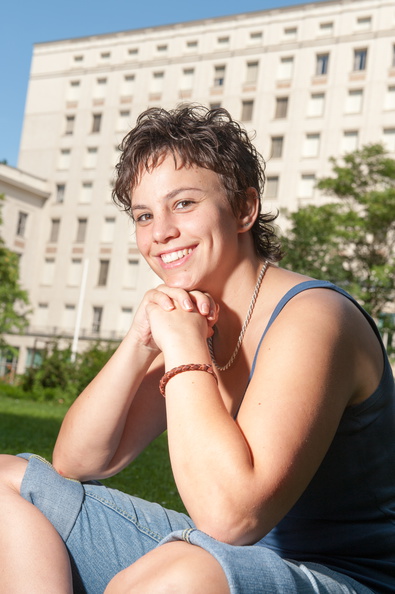 Portrait Sandra Inninger, Studentin an der Fakultät Elektrotechnik der HTW Dresden, am 11. Juli 2012 vor dem Z-Gebäude für die Sächsische Zeitung