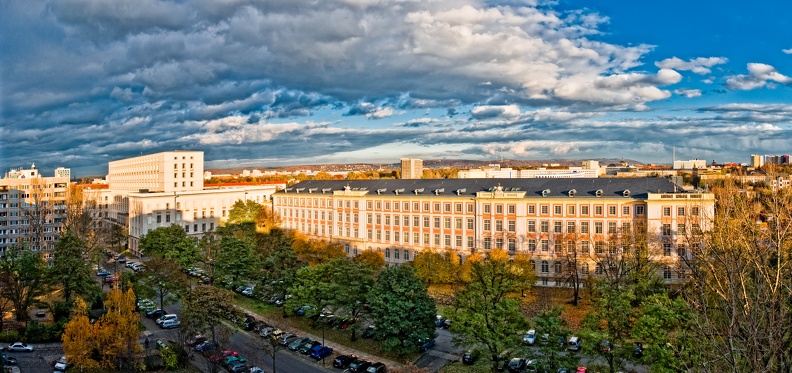 Panorama des Seminargebäudes der HTW Dresden am 05. November 2009 von Westen gesehen