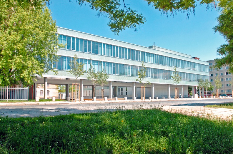 Das Laborgebäude für Naturwissenschaften der HTW Dresden (FH) am 30.05.04.