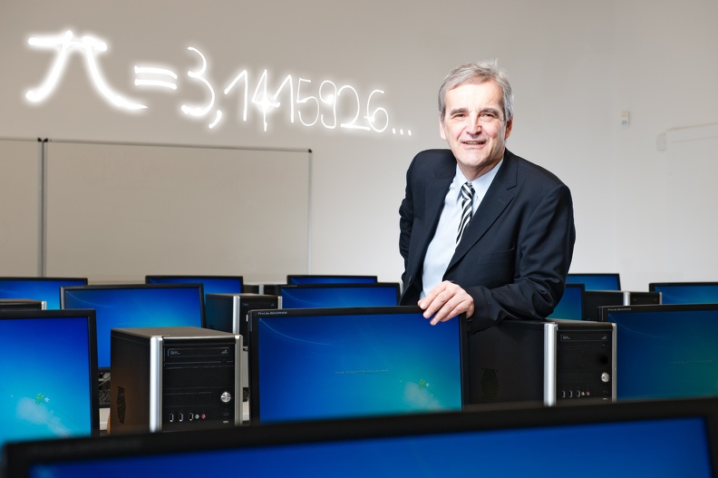 Professor Dr.-Ing. Wilfried Nestler / Fakultät Informatik/Mathematik an der HTW Dresden im Informatiklabor