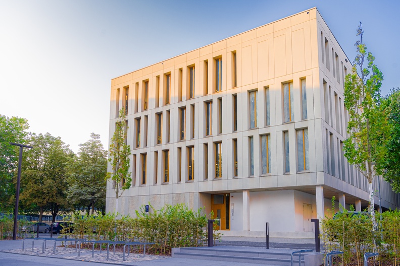 Ansichten des Bibliotheksgebäudes der HTW Dresden am 28./29.08.24.