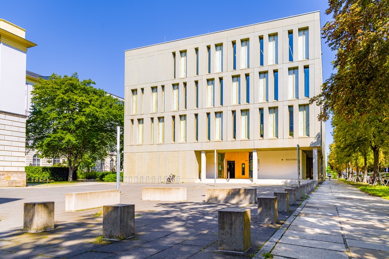 Ansichten des Bibliotheksgebäudes der HTW Dresden am 28./29.08.24.