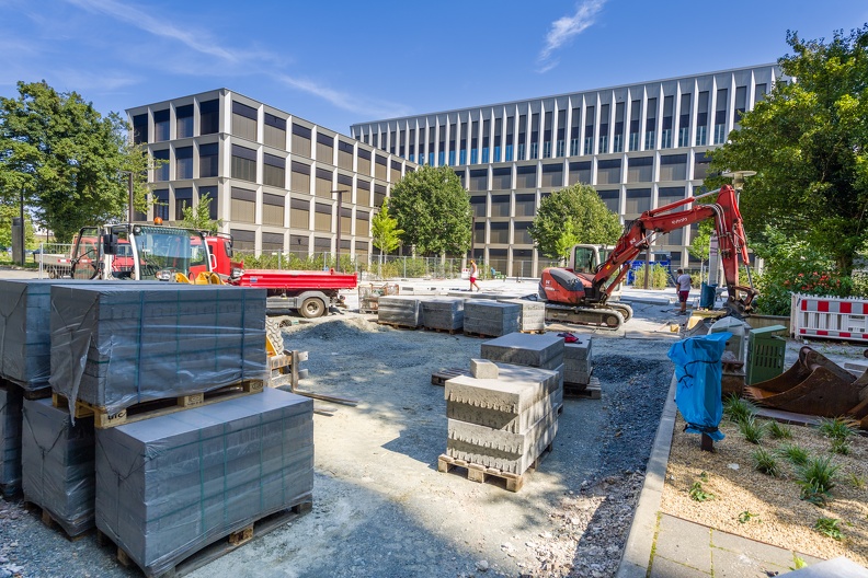 Ansichten des U-Gebäudes der HTW Dresden am 09., 28. und 29.08.24.