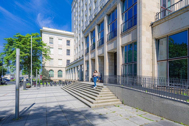 Portal des Z-Gebäudes der HTW Dresden am Friedrich-List-Platz am 28.08.24.