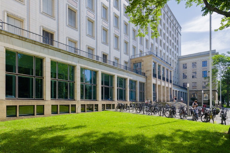 Portal des Z-Gebäudes der HTW Dresden am Friedrich-List-Platz am 28.08.24.